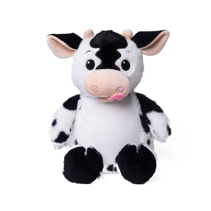 Zacht pluche koetje geboorteknuffel met geborduurde naam en geboortedatum, een persoonlijk kraamcadeau voor baby